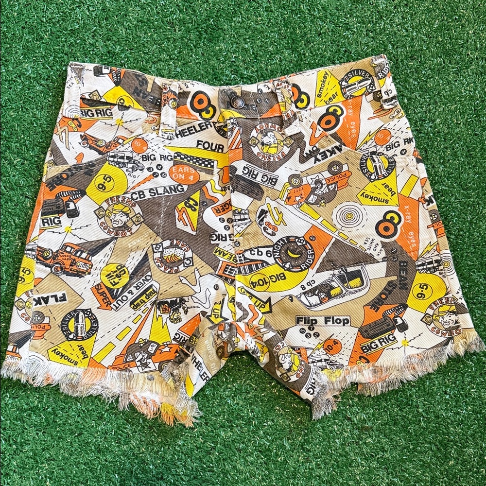 Rad & Rare 70s Vintage Big Rig CB Radio Slang Graphic Print Frayed Jean Shorts - Picture 3 of 14